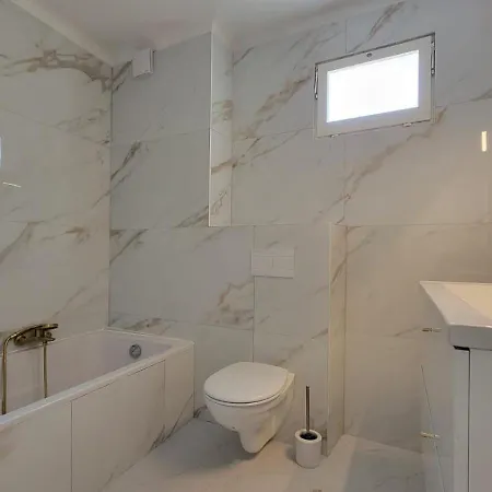 Magnifique 3 Pieces, Idealement Situe Et Bien Equipe *